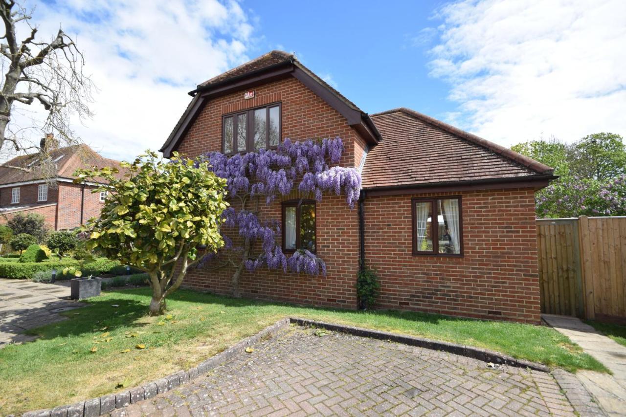 Wisteria Way, Tangmere Exterior foto